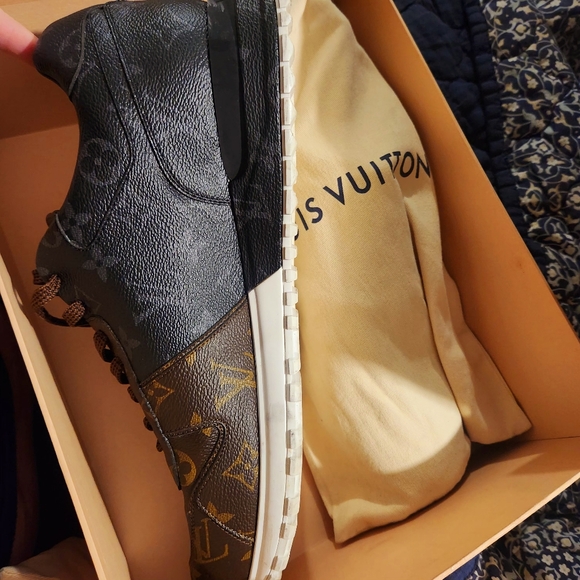 Louis Vuitton Runaways Mens Sz 11LV 12US - Picture 3 of 9